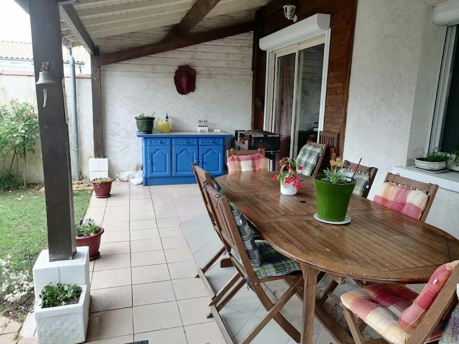 La Porte Bleue Vouneuil-sous-Biard Bagian luar foto